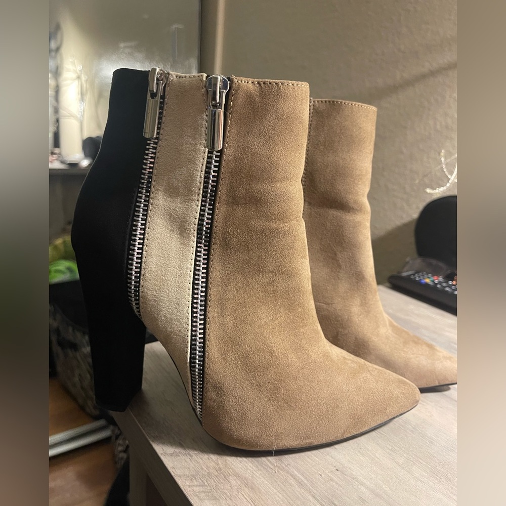 Tan/black shoe dazzle boots size 7.5